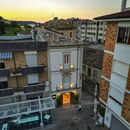 Alojamento de Acomodação e Pequeno-almoço Palazzo Bruni - Dimora Di Mare 4*